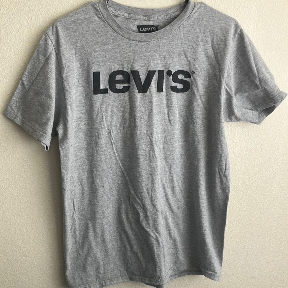 Women’s Levi shirt
